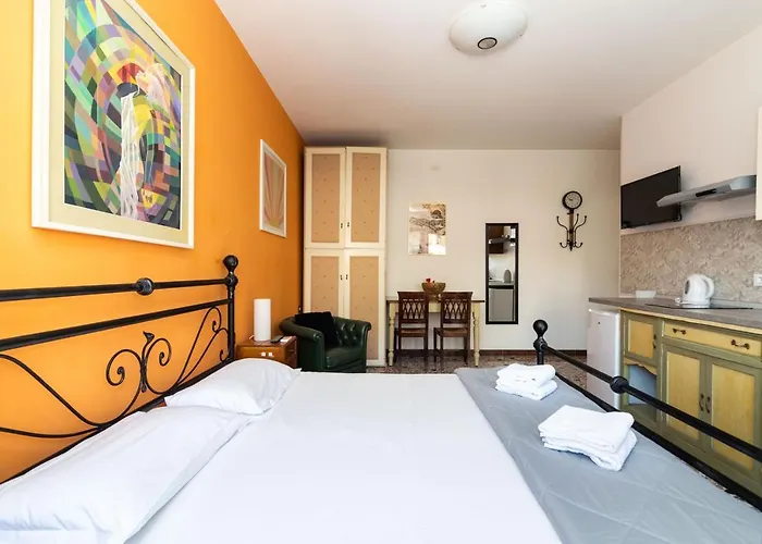 Monti Guesthouse
